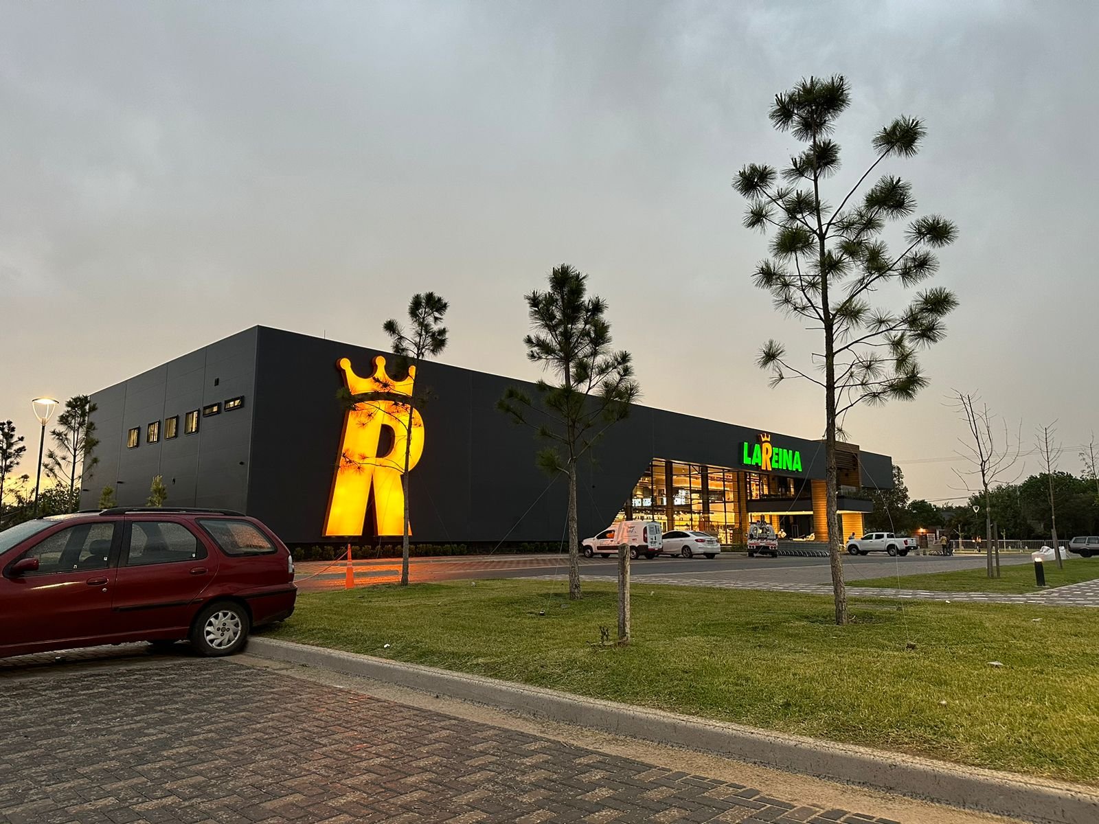 Búsqueda laboral en Funes: un reconocido supermercado local abre vacantes de trabajo en tres áreas operativas